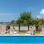Holiday * Split