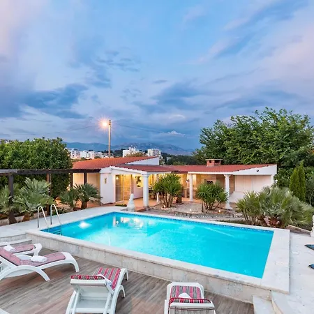 Villa Holiday Split